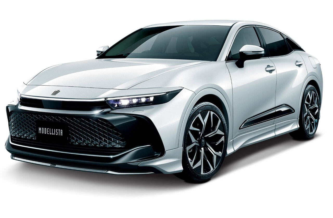 For the new Toyota Crown have developed branded body kits GR and Modellista