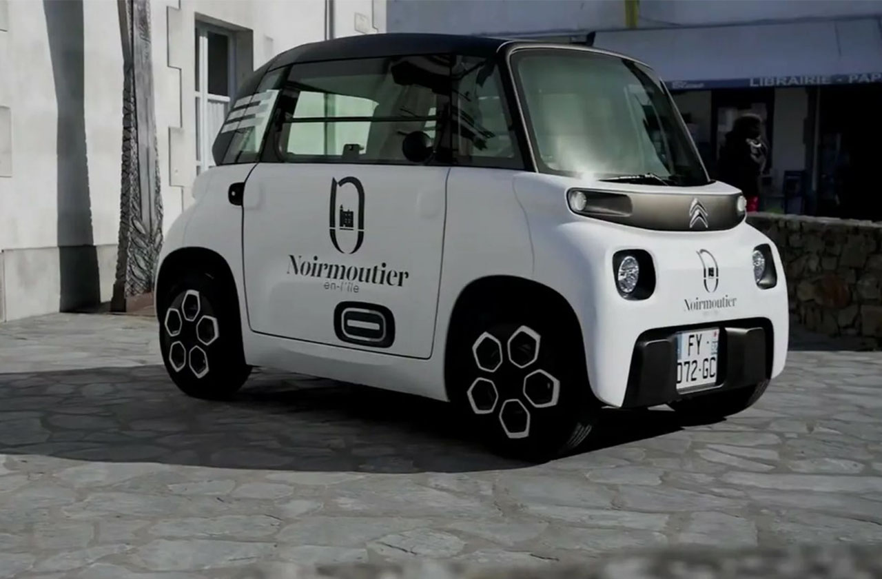 Citroen introduced a single-seat cargo electric car with an 8 hp engine.