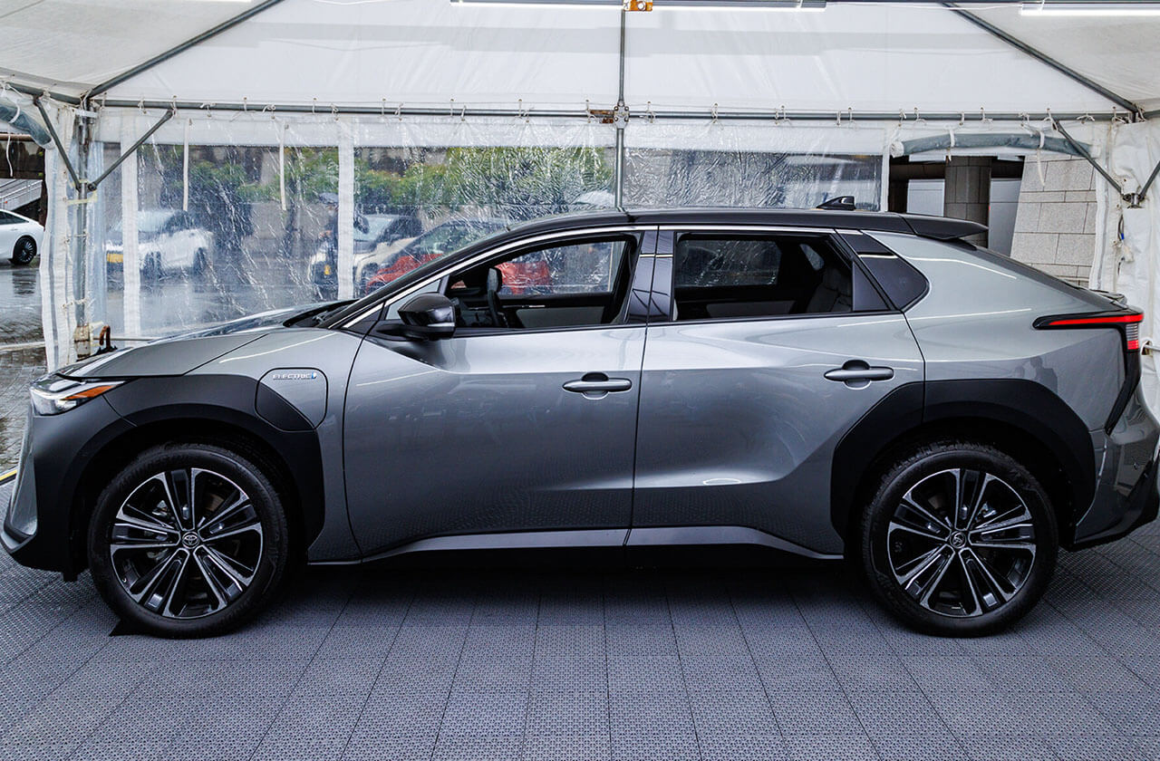 In Japan, the long-awaited Toyota bZ4X electrocross was shown live